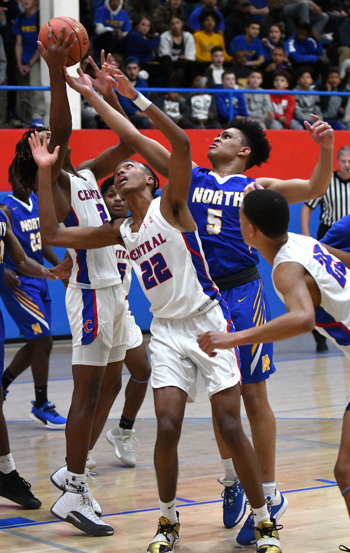 Davenport North vs Davenport Central boys basketball.